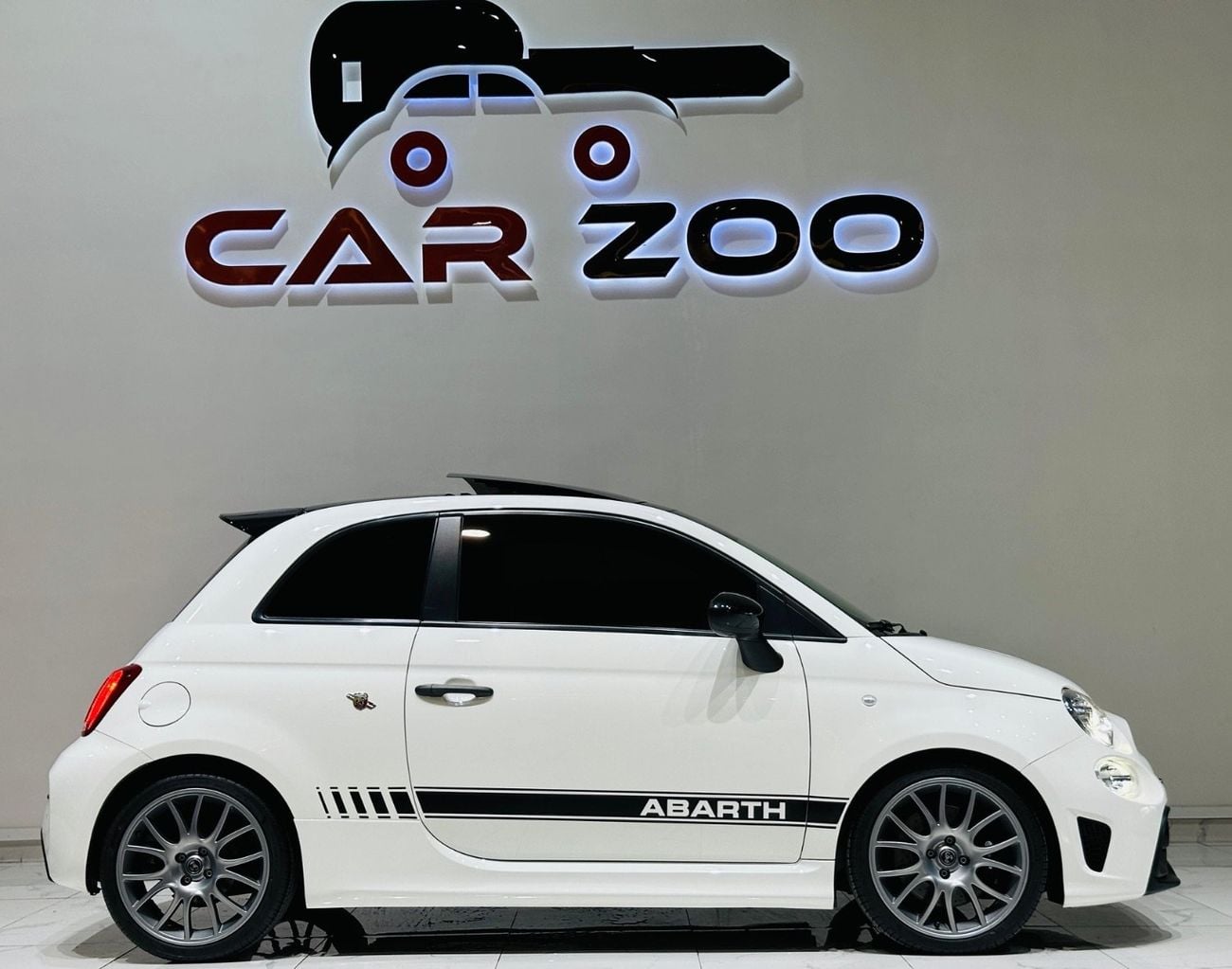 أبارث 695 Turismo