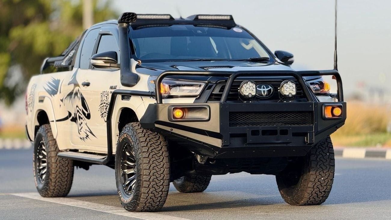 Toyota Hilux SMART CAB | PREMIUM BULL BAR WITH LED FOCUSED LIGHTS | 2.8L DIESEL ENGINE | 2023