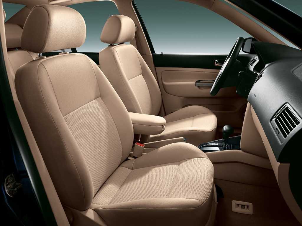 Volkswagen Bora interior - Rear
