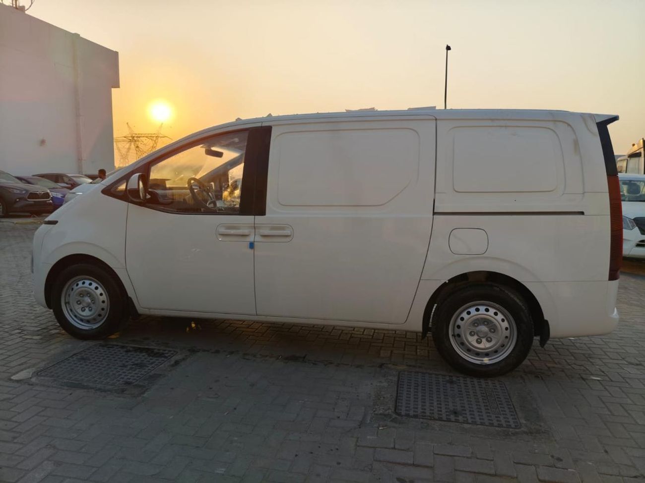 هيونداي ستاريا Cargo Van - Diesel Engine 2200 Turbo