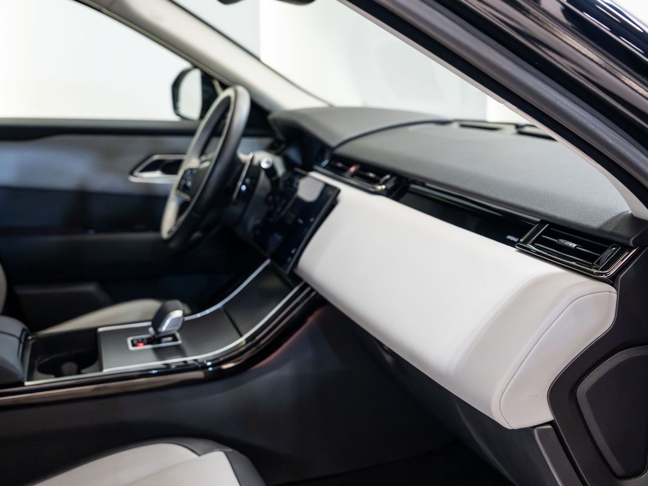 Land Rover Range Rover Velar P250 R-Dynamic S 2.0L - R-DYNAMIC P250 | 2025 | LOW MILEAGE | PERFECT CONDITION