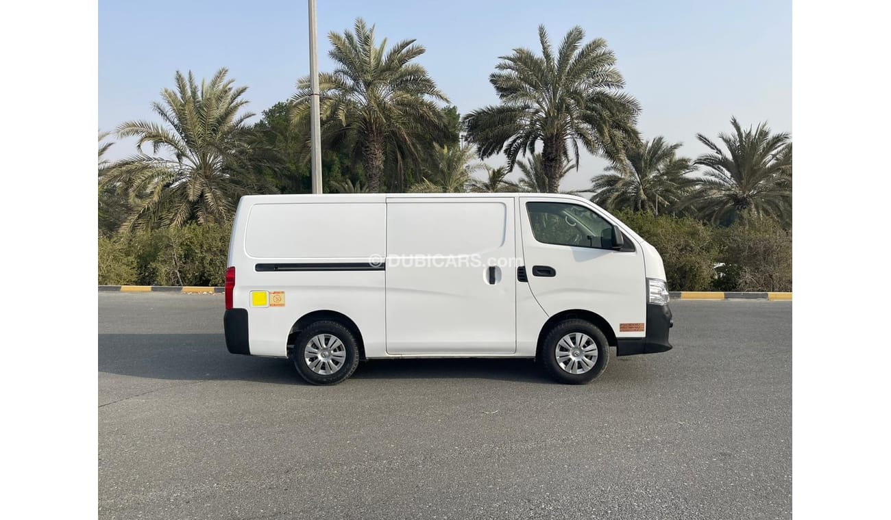 Nissan Urvan Panel Van Std NISSAN urvan 2018 GCC delvry van accident free