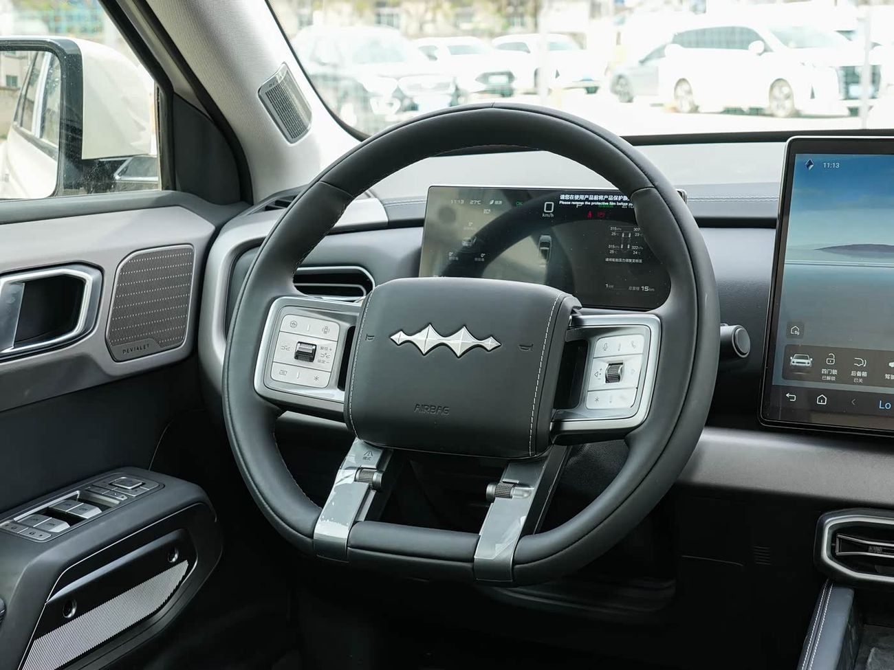 بي واي دي Leopard 3 TITANIUM Featuring the letter "T", a top speed of 501 km/h, and a four-wheel drive super-powerful ve
