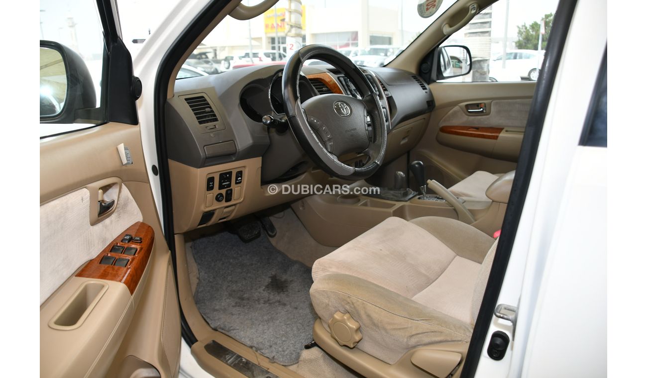 Toyota Fortuner 2011 WHITE NO PAIN NO ACCIDENT PERFECT