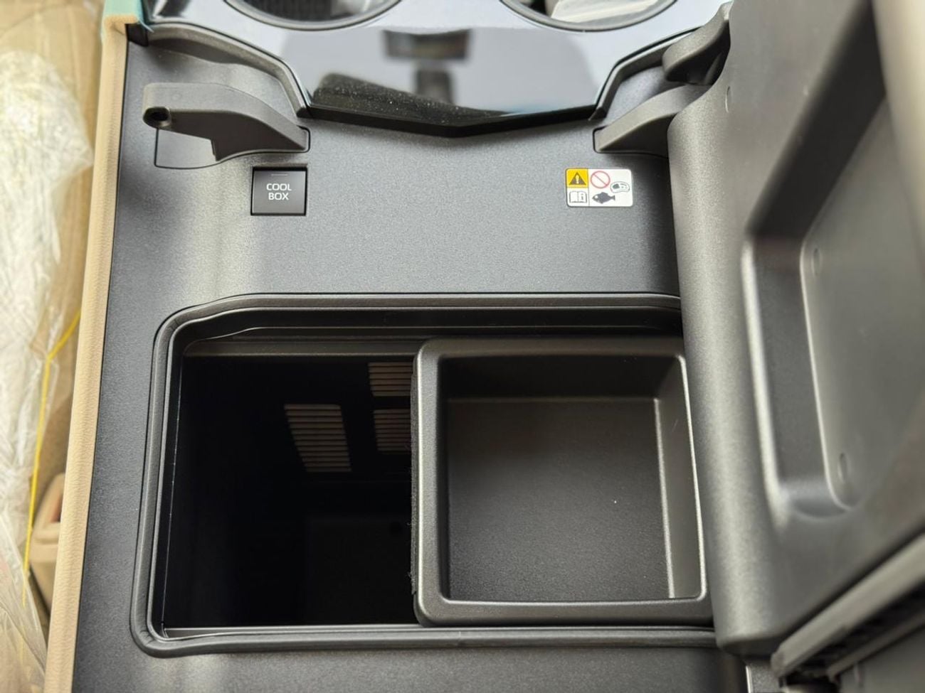 Toyota Land Cruiser Toyota Land Cruiser GXR 3.5 2026 basic with sunroof Saudi