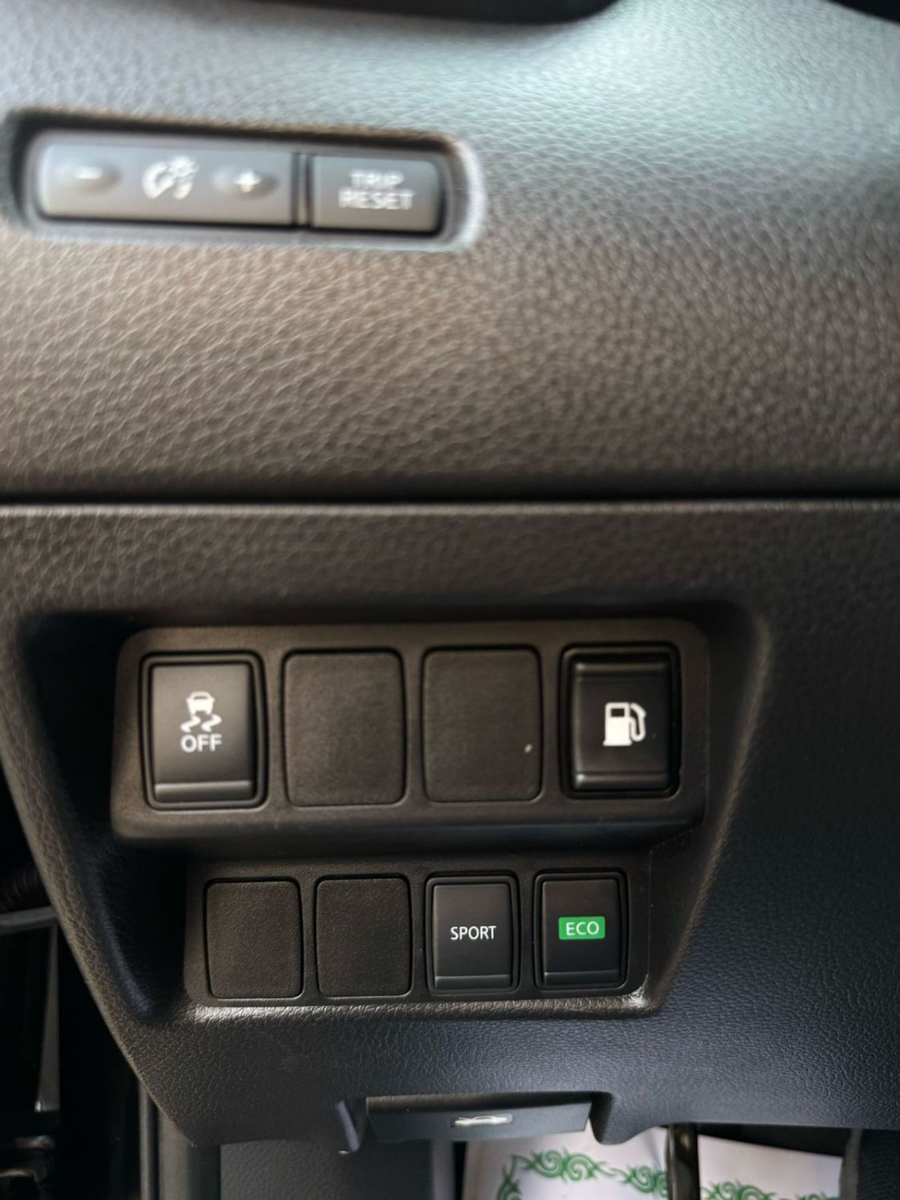 نيسان روج ممتازة من الداخل و الخارج