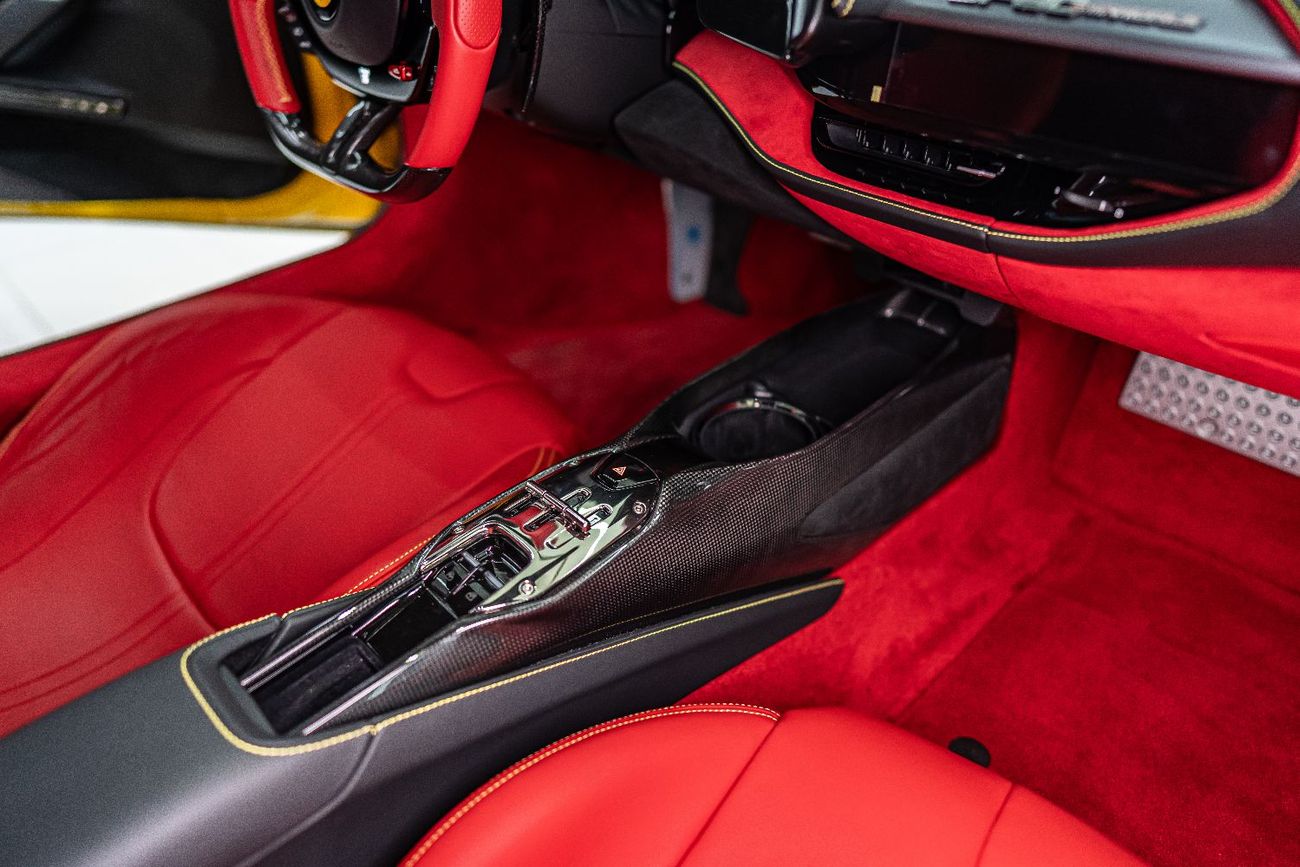 فيراري SF90 ستراديل SF90 STRADALE | CARBON INTERIOR | TWO-TONE BODYWORK | LMG MOTORS