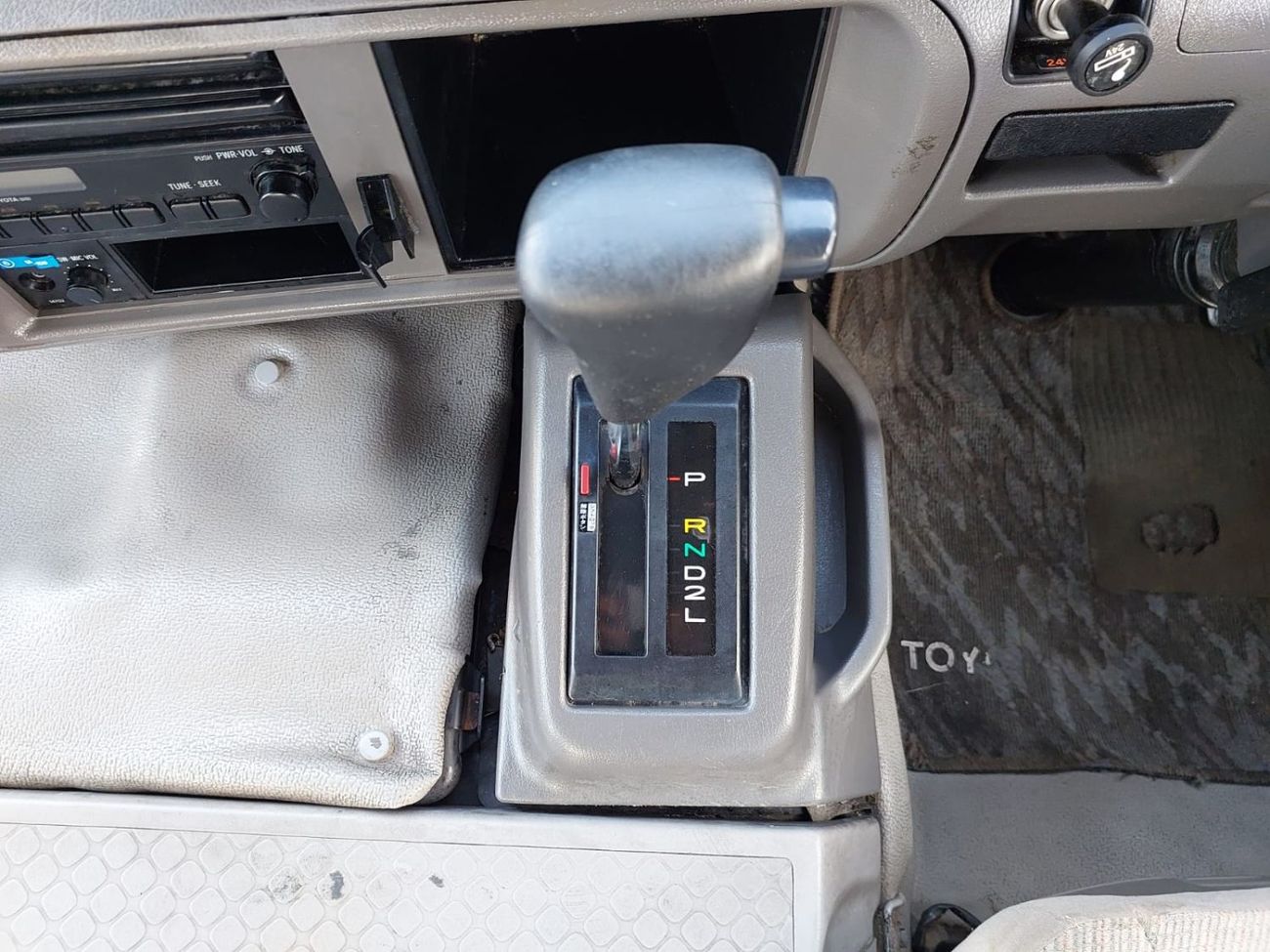 تويوتا كوستر 2002 TOYOTA COASTER BUS RHD 4.1 L DIESEL AUTOMATIC (PM11068)