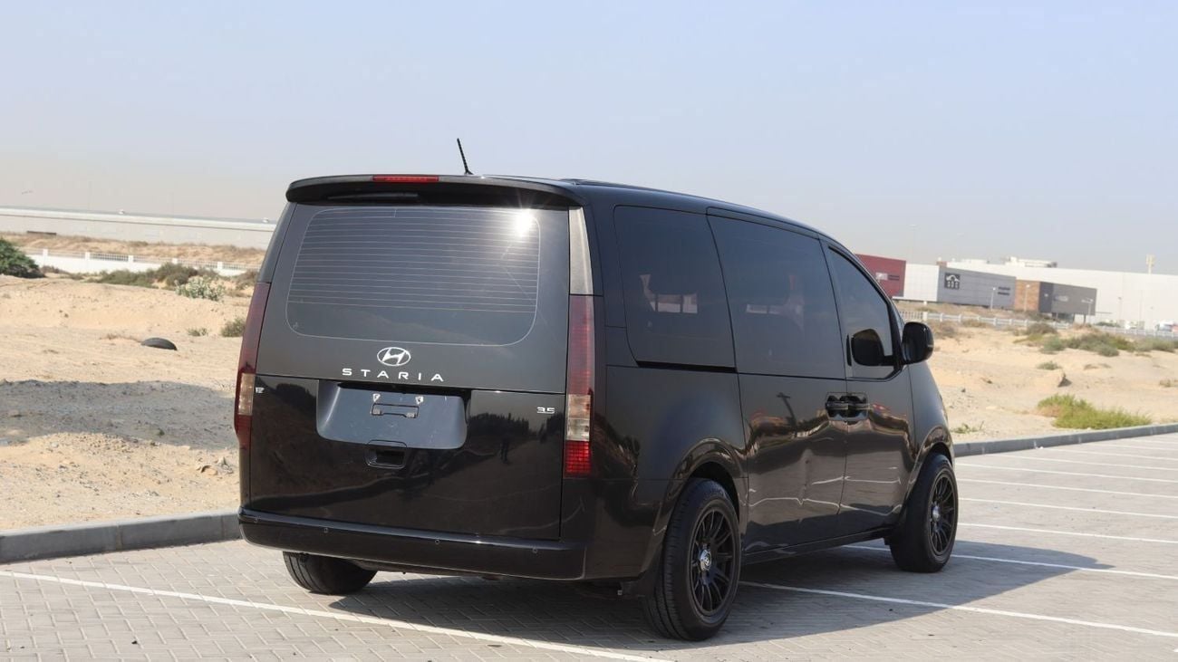 Hyundai Staria 3.5L Comfort (9 Seater) Hyundai Starea - 2023 - GCC - Accident-Free - 3.5L  - 9 Seats - Low Mileage