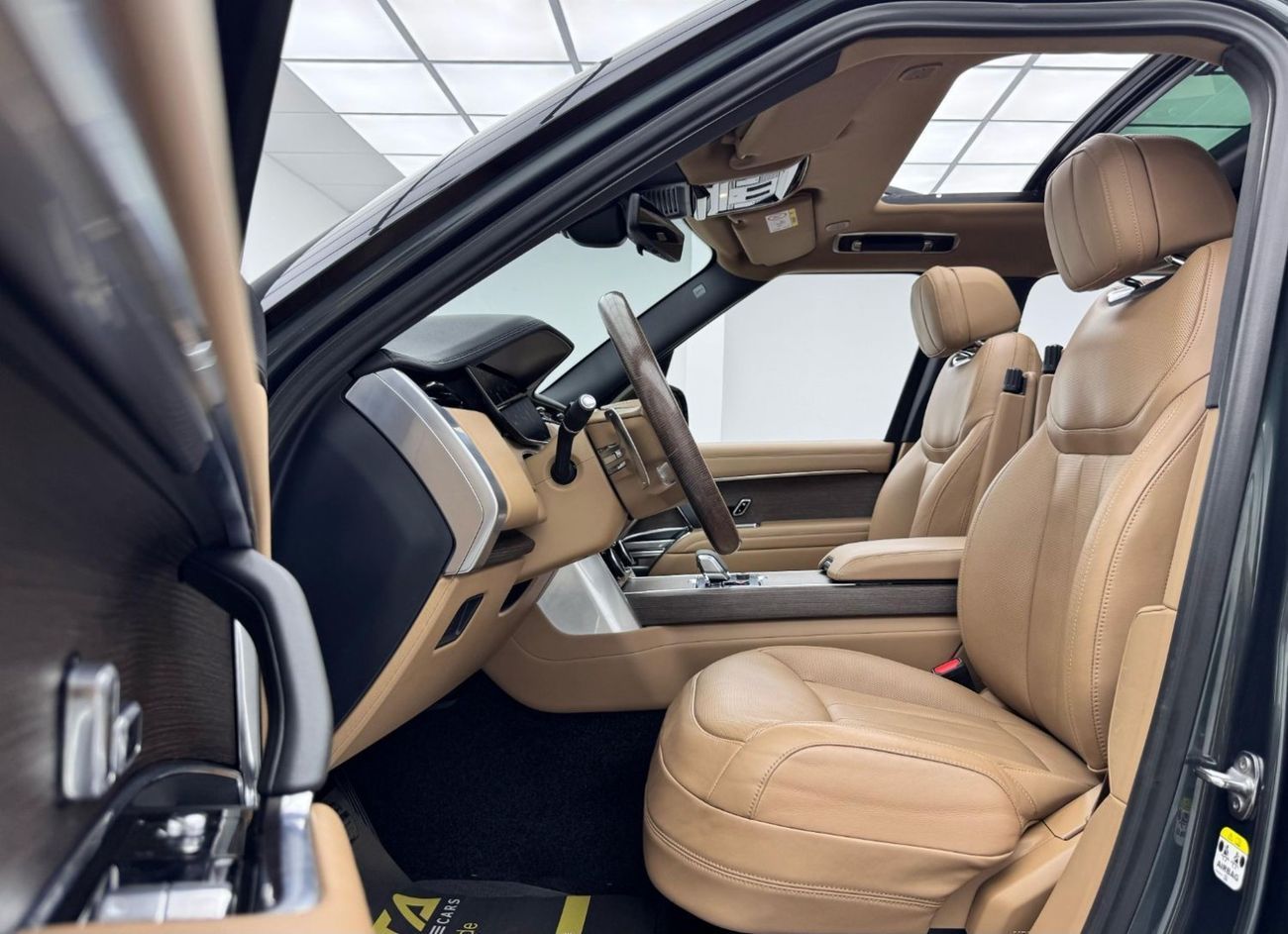 لاند روفر رينج روفر HSE P400 3.0L 2023 Range Rover HSE P400, Agency Warranty Till 28, Agency Full Service History, GCC