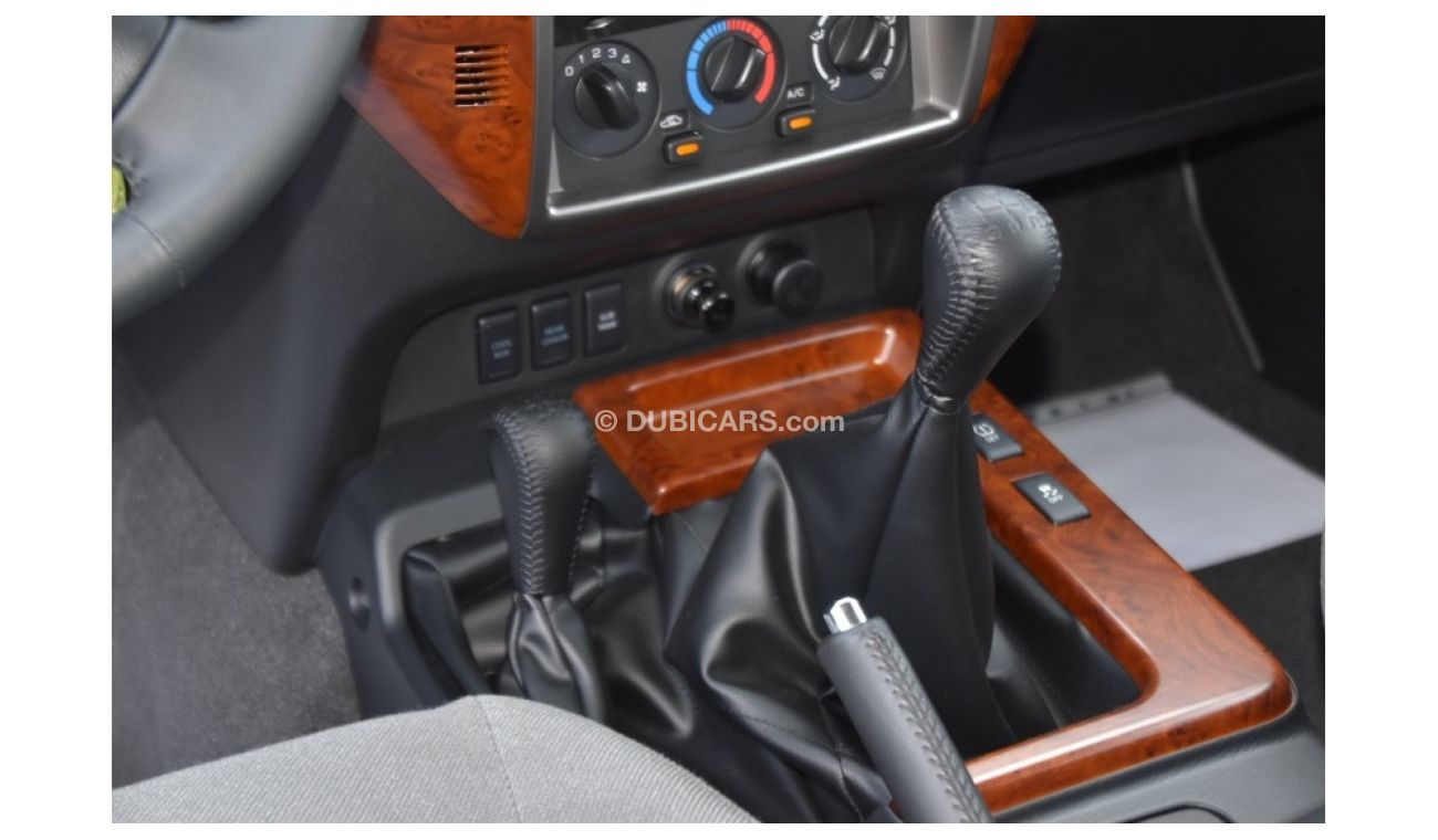 نيسان باترول سفاري Nissan Patrol  Safari M/T 4Doors Gcc Export Only