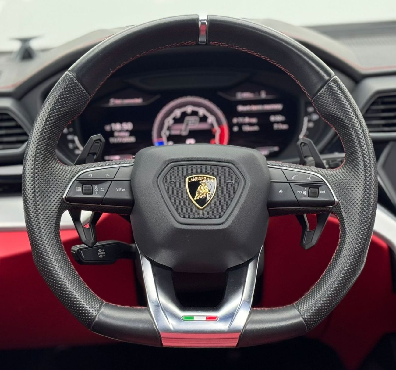 Lamborghini Urus STD 4.0T V8 2019 Lamborghini Urus, Full Lamborghini Service History, 1 Year Warranty, GCC