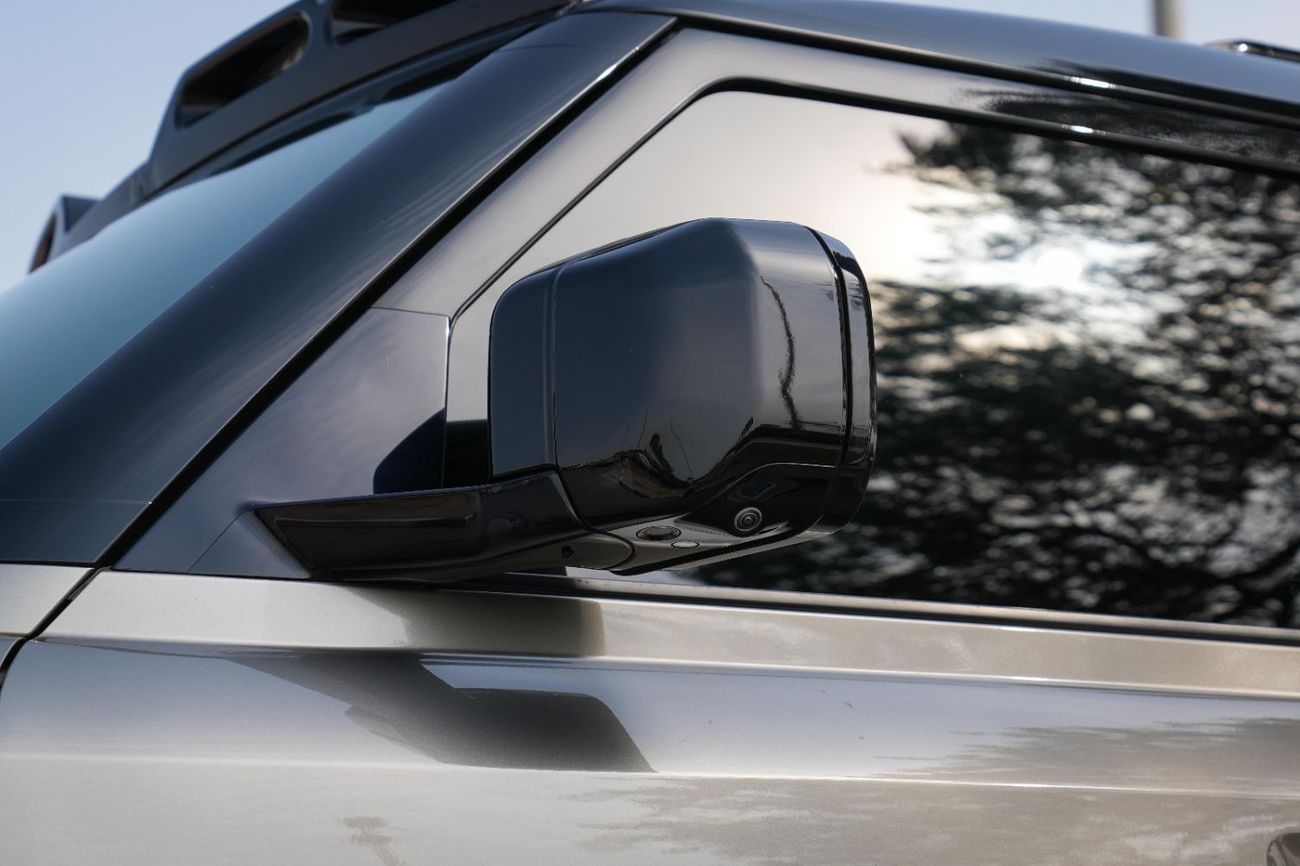 Land Rover Defender P400 110 X 3.0L (5 Seater)