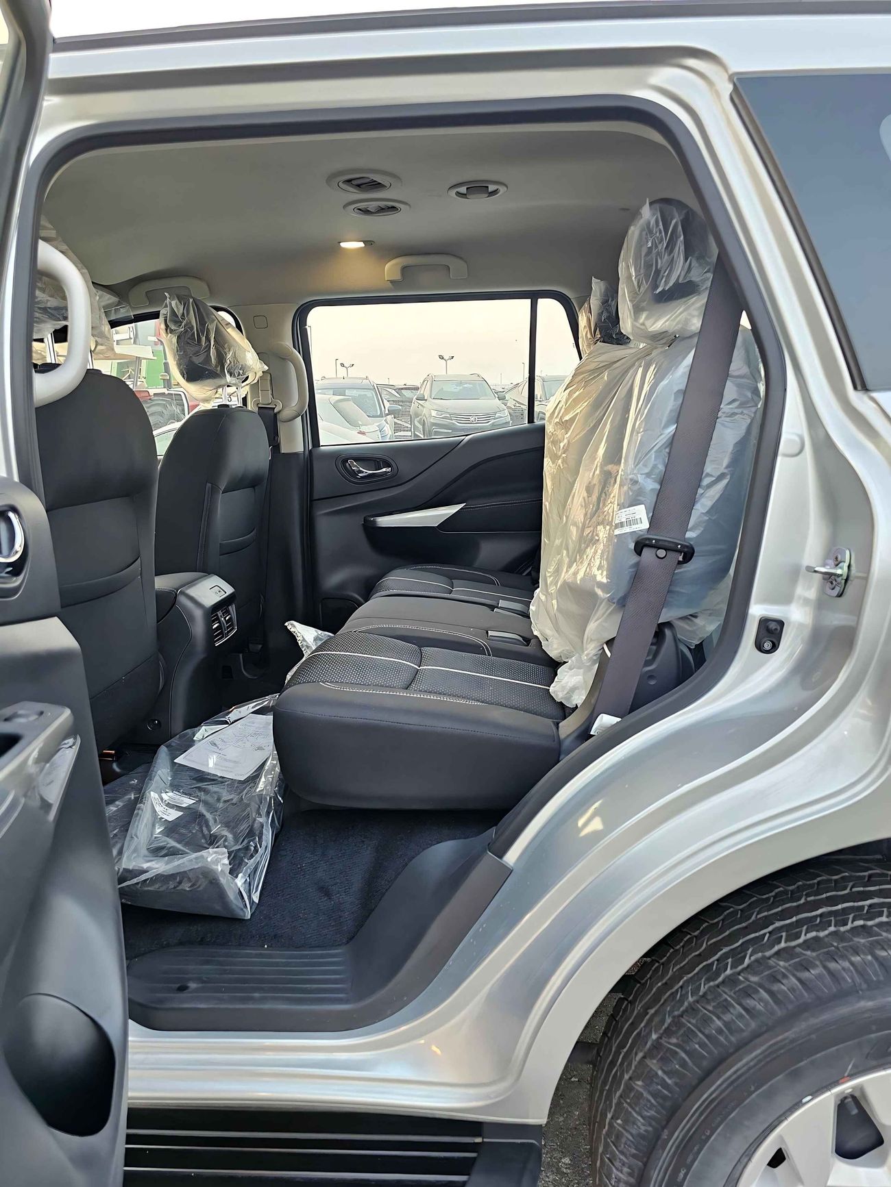 Nissan XTerra SE, 2.5L V4 , PETROL, A/T, PUSH START, 7SEATS, 4WD (CODE # 68045)