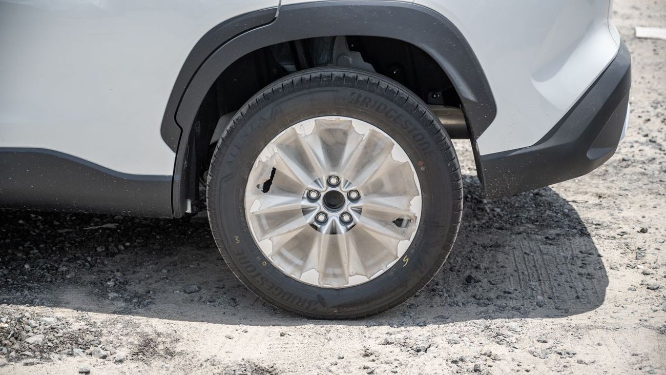 تويوتا كورولا كروس TOYOTA COROLLA CROSS 1.8 HIGH -2025YM