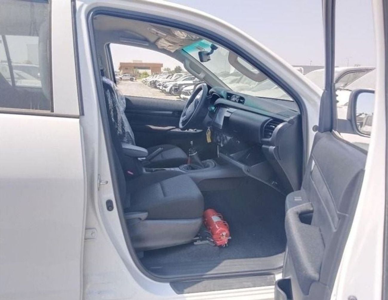 Toyota Hilux 2.4L DEISEL M/T DOUBLE CABIN PICKUP