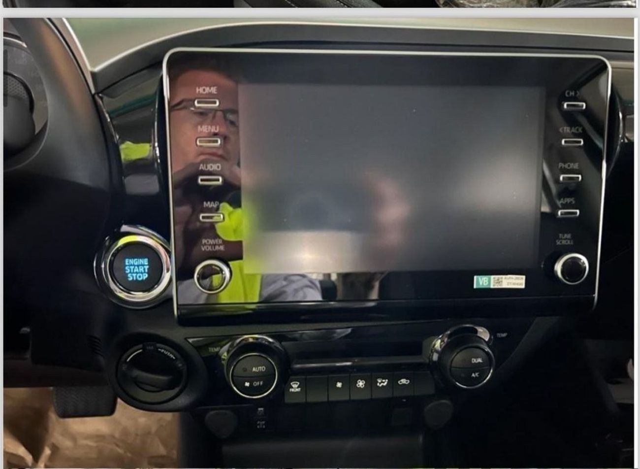 Toyota Hilux TOYOTA HILUX 2.4 SR5 Dsl 4WD 4Doors 2024