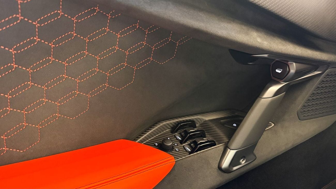 Lamborghini Revuelto Lamborghini Revuelto 2026 - Hybrid Powertrain (First-Ever)