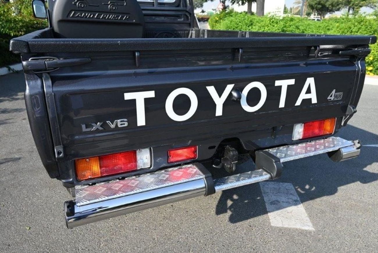 تويوتا لاند كروزر بيك آب 2025 TOYOTA LAND CRUISER 79 SINGLE CAB PICKUP DLX V6 4.0L PETROL 4WD AT