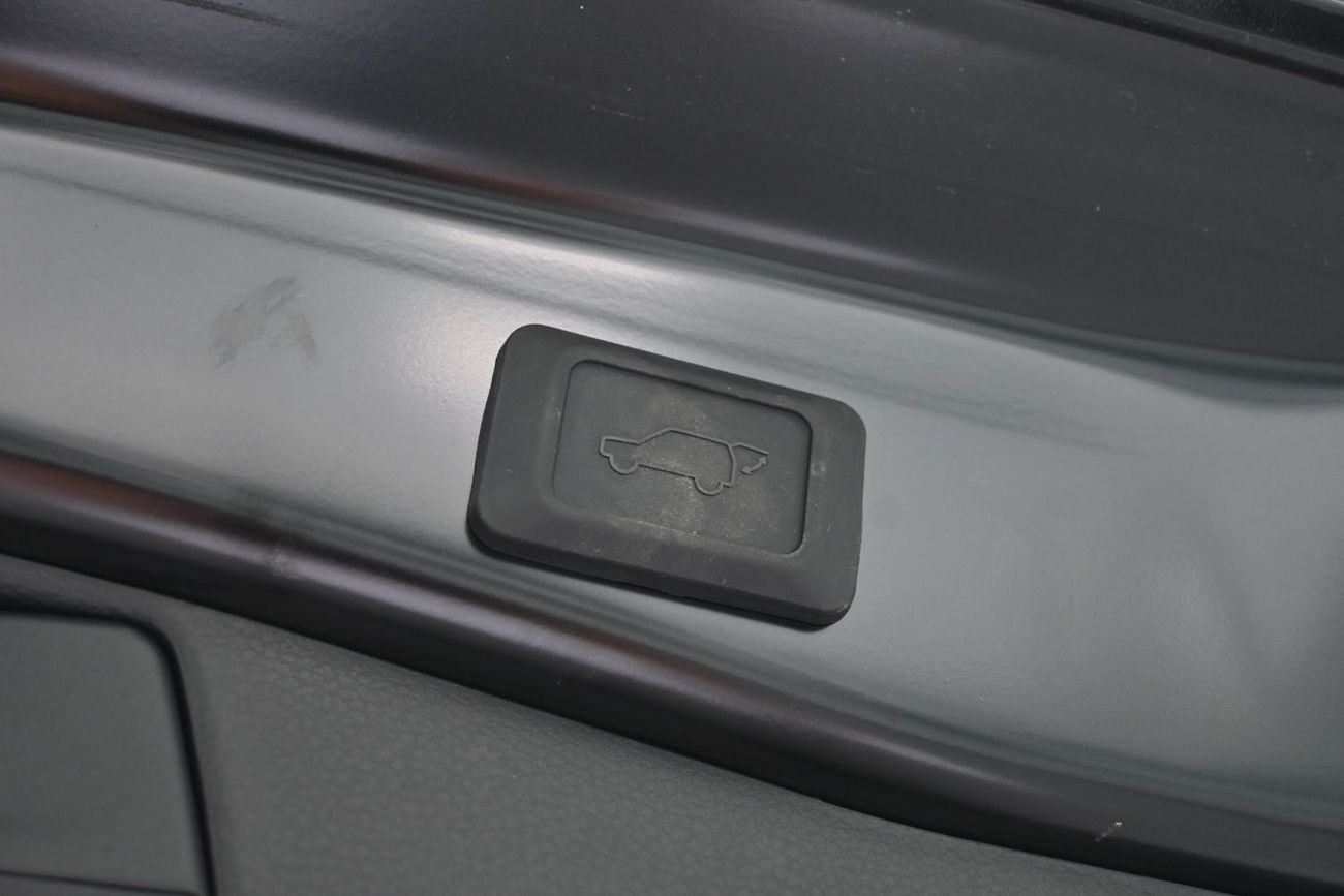 Toyota RAV4 Toyota RAV4 Limited 2.5L Hybrid, AWD, Model 2025 Color Black