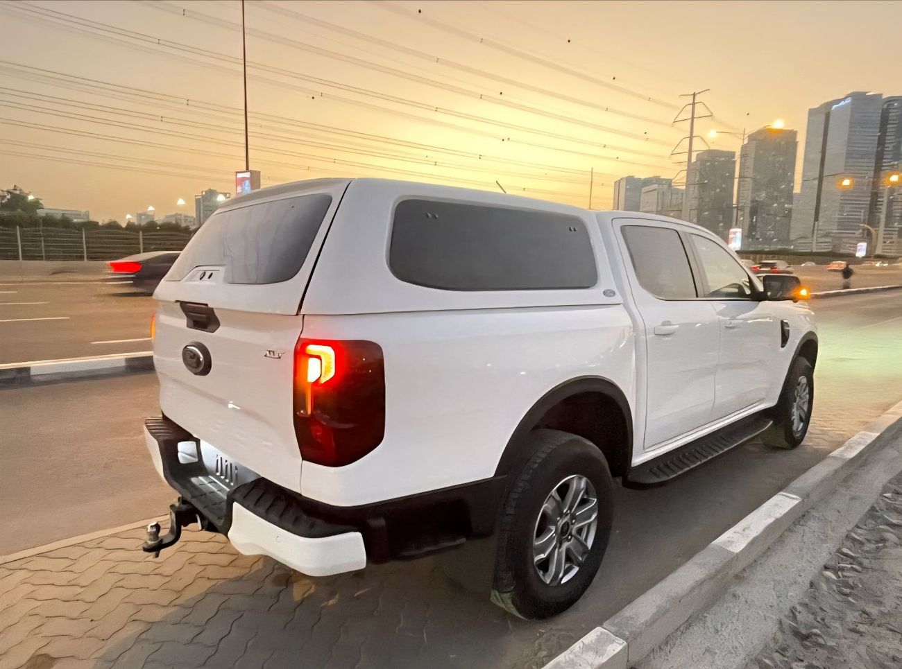 فورد رانجر XLT 2.0L Double Cabin Diesel YN2S Engine Automatic Gear 4WD 4-Cylinders 5 Seats 5 Doors