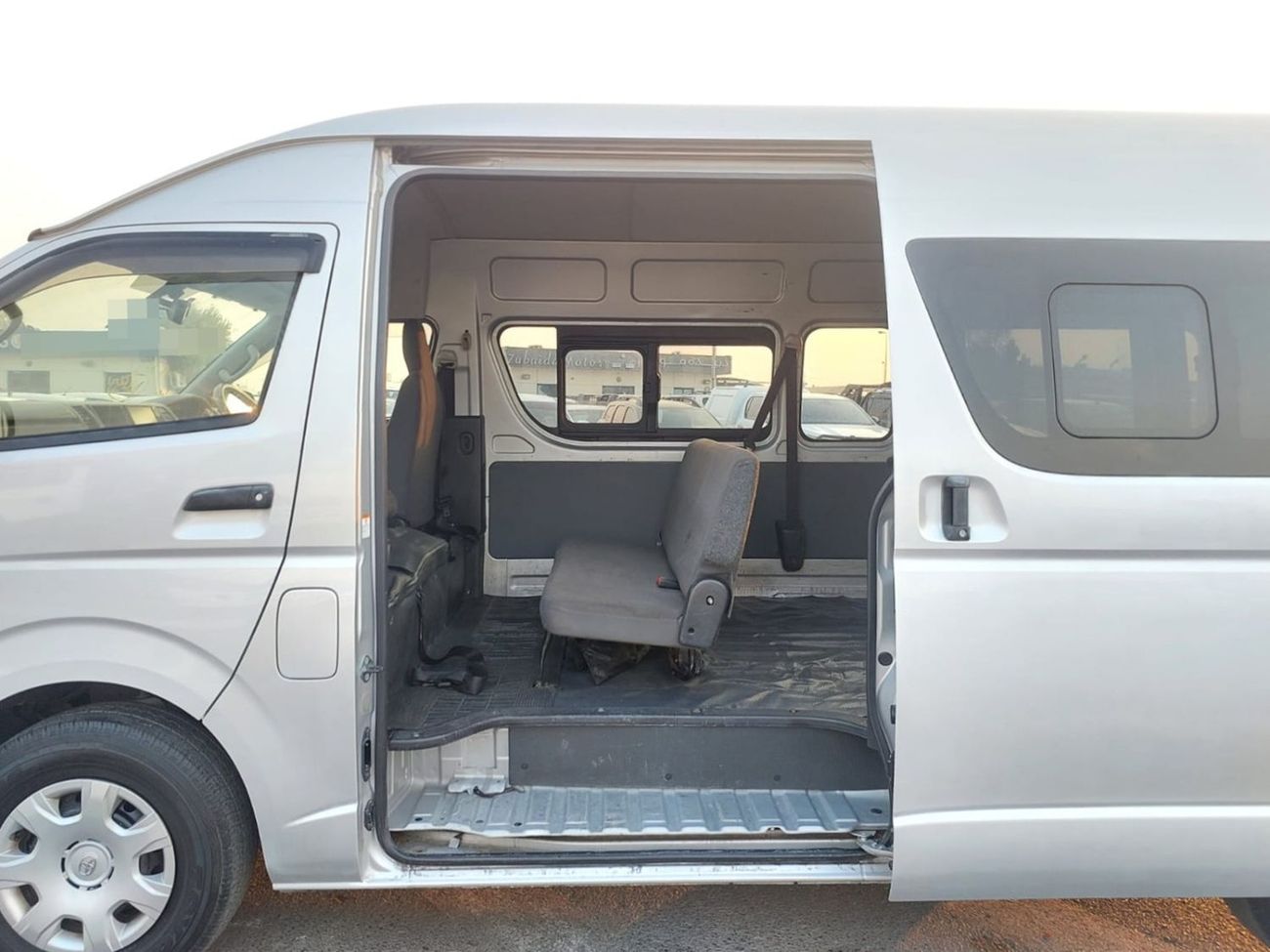 تويوتا هاياس TOYOTA HIACE VAN RHD 2015 MODEL 3.0 L DIESEL AUTOMATIC(PM15202)