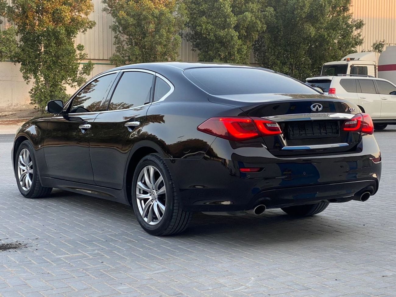 Infiniti Q70 Luxury