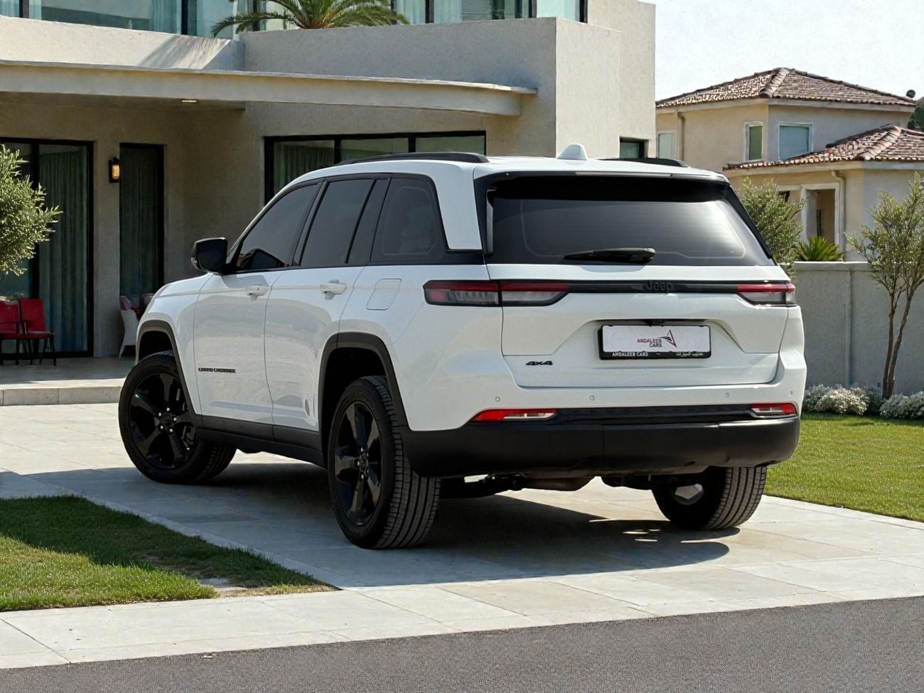 Jeep Grand Cherokee Altitude 3.6L 2022 | GCC SPECS | AED 2,580 PER MONTH | Agency Warranty & Valid Service Contract.