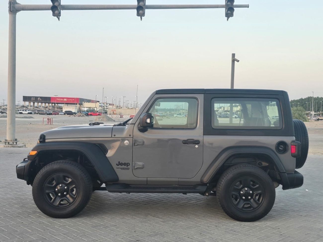 Jeep Wrangler Sport 3.6L A/T (5 Seater) MODEL 2021 GCC CAR PERFECT CONDITION INSIDE AND OUTSIDE FULL OPTION