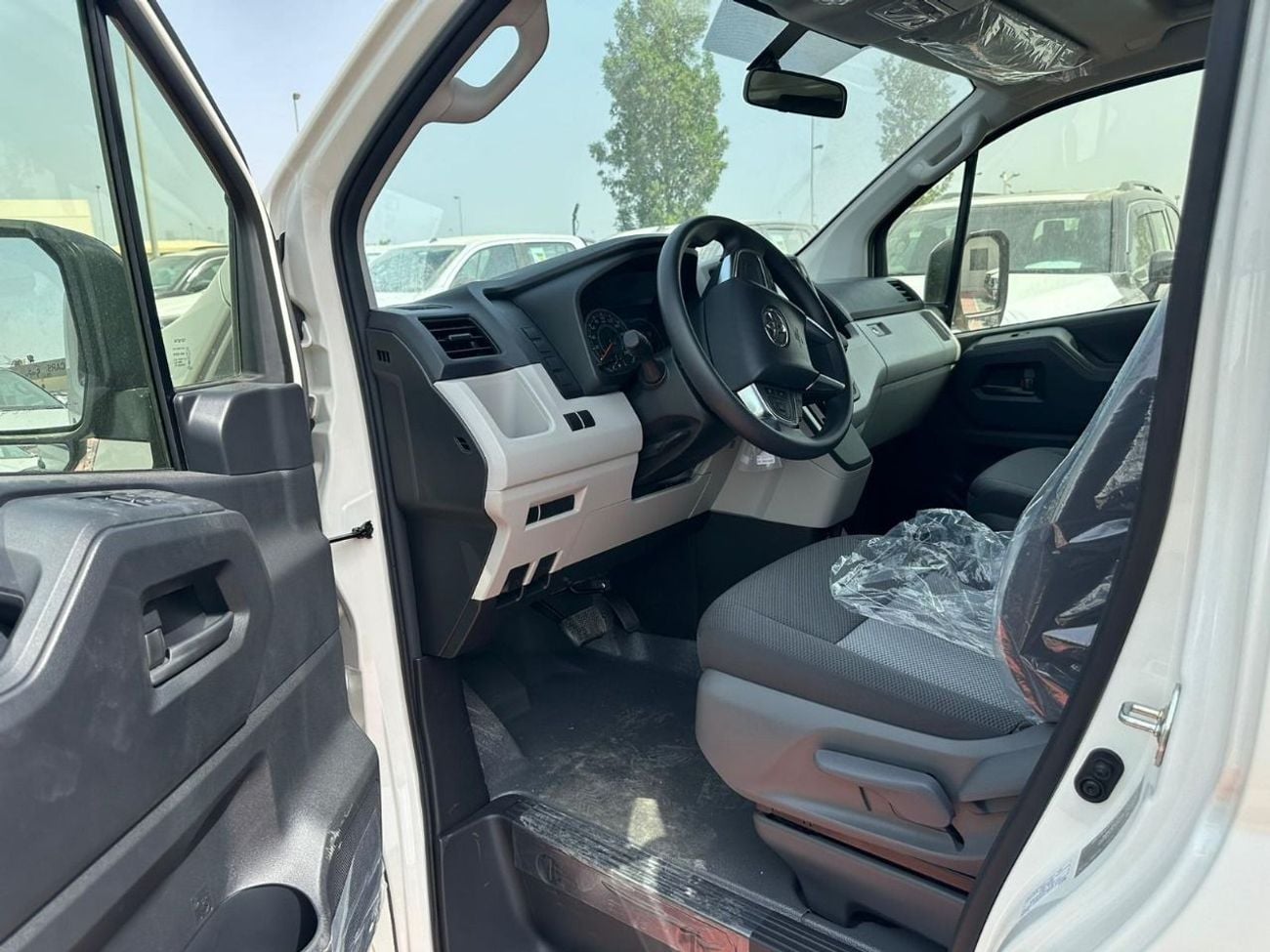 Toyota Hiace TOYOTA HIACE 3.5 L PETROL  AUTOMATIC ,13SEATS,HIGH/ROOF 2025