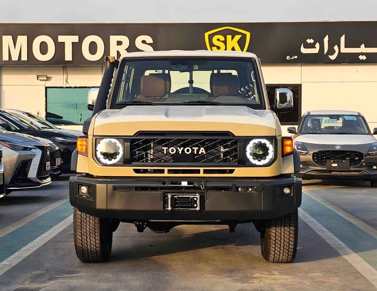 Toyota Land Cruiser Pick Up LC79 LX-Z1 / DOUBLE CABIN / 2.8L V4 DIESEL A/T / DVD CAMERA / WINCH , SNORKEL / DIFF LOCK (CODE # LC