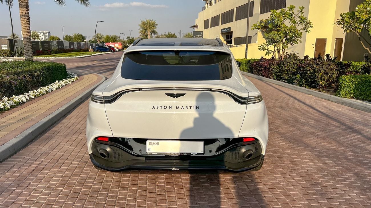 أستون مارتن DBX