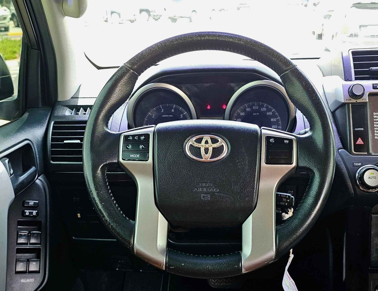 تويوتا برادو VXR/ V4 2.7L/ FULL OPTION/ SUNROOF/ ELECTRIC LEATHER SEATS/ HEADS REST TV/ DOWN TYRE/ LOT# 39672