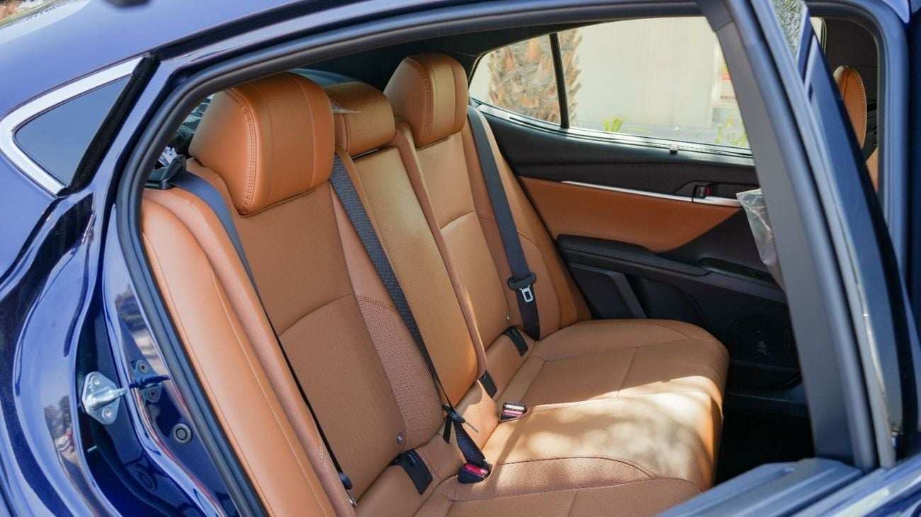 Toyota Camry 2025 Toyota Camry Lumiere 2.5L AT Hybrid (Blue-Tan)