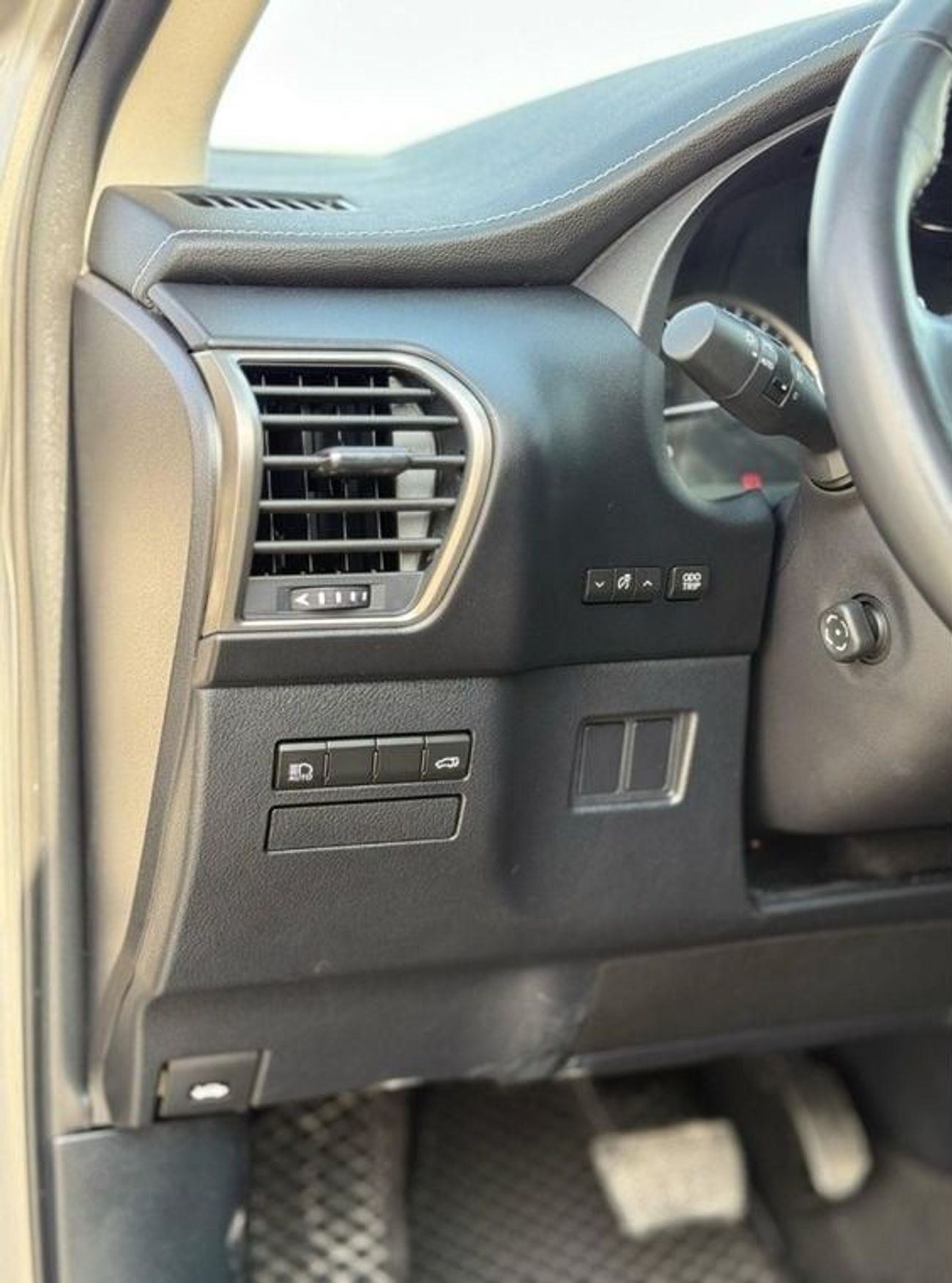 لكزس NX200t 360 camera Premier