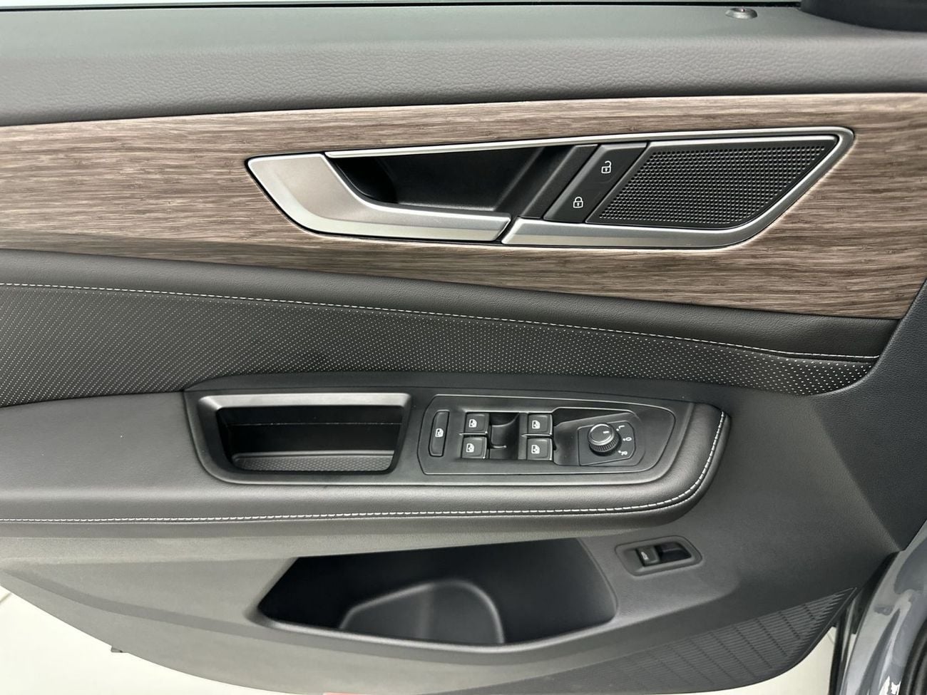 فولكس واجن تيرامونت Comfortline 3.6L Comfortline 2.0 (Ref#53632) - 34,100 AED SAVINGS from New Car