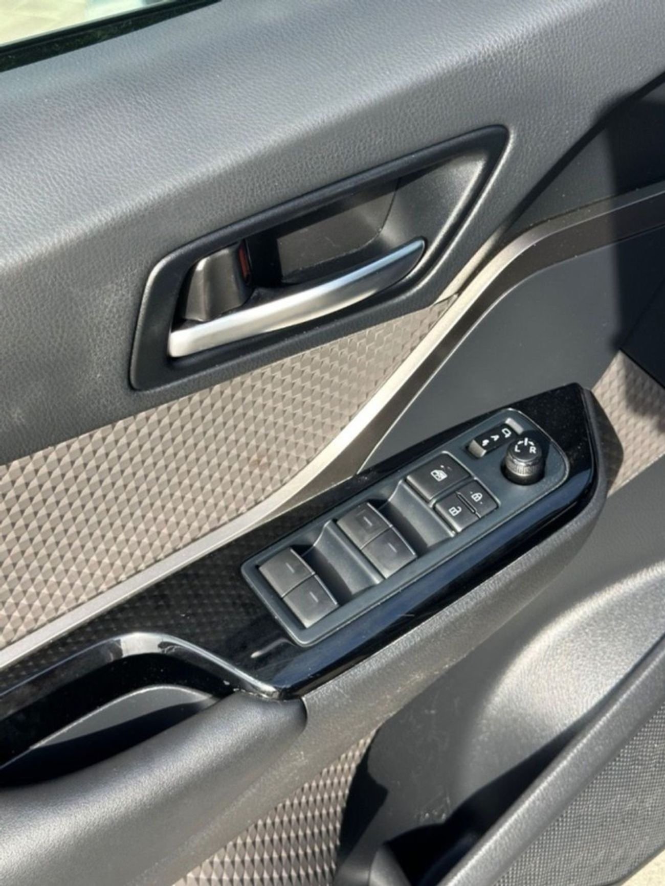 Toyota CHR Limited ,leather seats,electric seats, blind spots Full Option