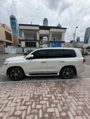 Toyota Land Cruiser VXR 5.7L AWD