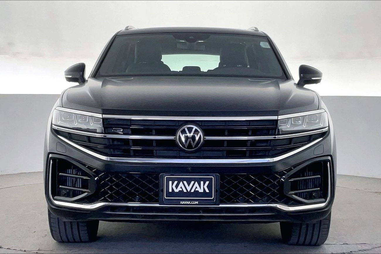 فولكس واجن طوارق R-Line | National Day Celebration | شامل الضمان | 0 ﺪﻔﻋﺓ ﺃﻮﻟﻯ