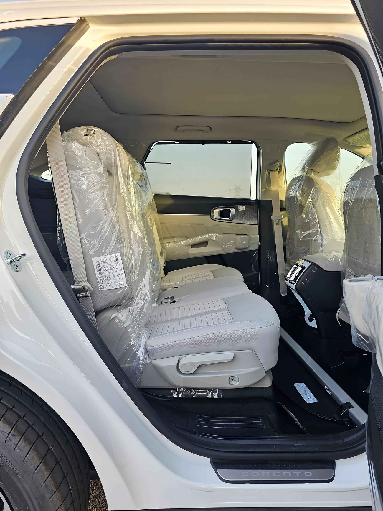 Kia Sorento 2.5 Petrol, Driver Power Seat, Panoramic Roof, 4WD, Full Option (CODE# 68052)