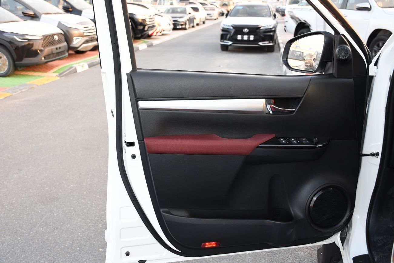 Toyota Hilux Hilux 2.7L V4 Petrol Automatic ( Oman Spec ) Full Option