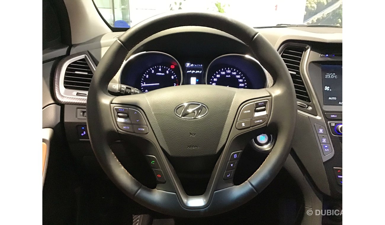 Hyundai Santa Fe GLS 2.4 NAV 2017 Model with GCC Specs