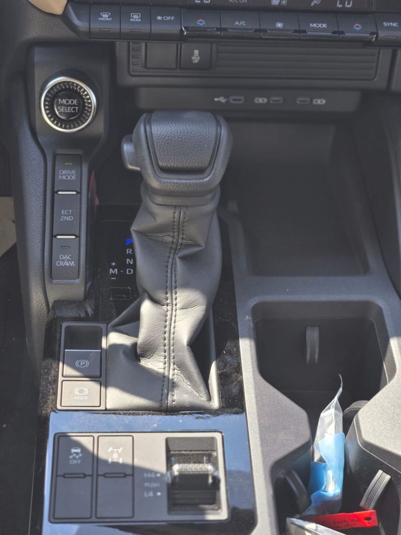 تويوتا برادو 2.8L DEISEL A/T 7 SEATER GCC SPECIFICATION