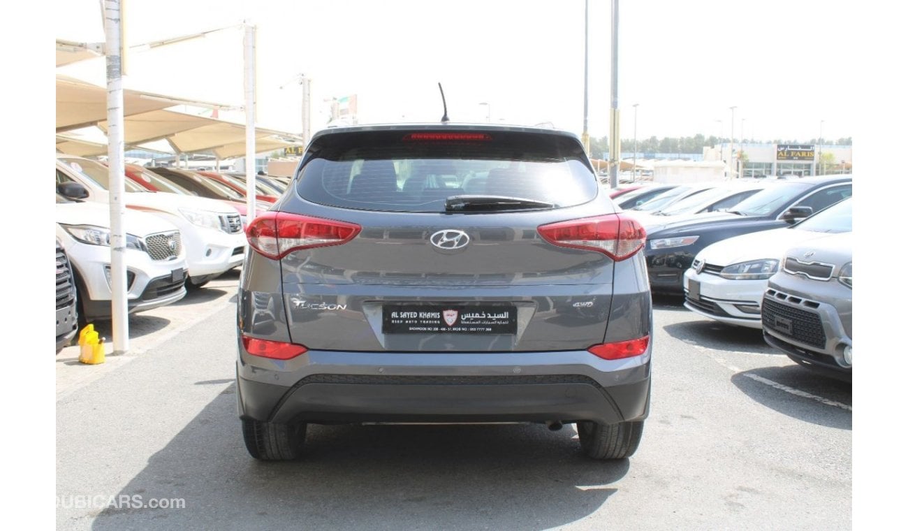 Hyundai Tucson GLS ACCIDENTS FREE - GCC - PERFECT CONDITION INSIDE OUT - 4WD