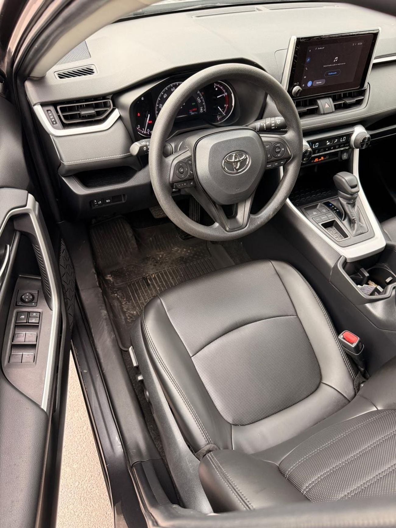 Toyota RAV4 XLE 2.5L push start 2024