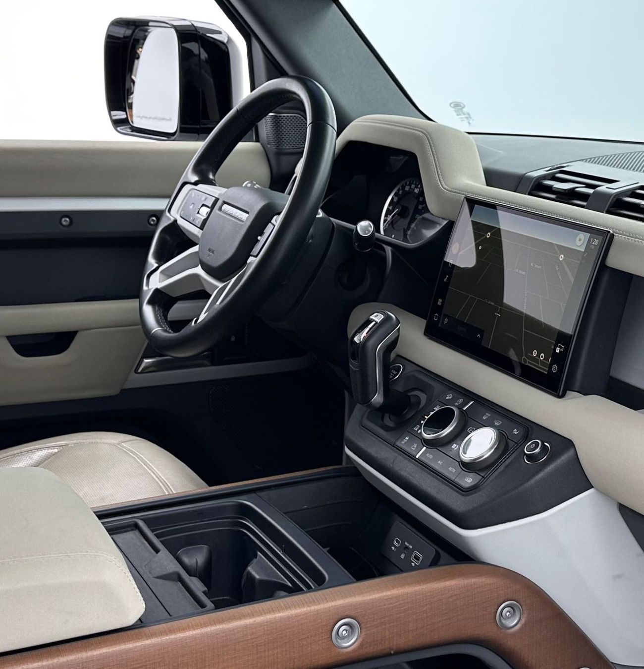 Land Rover Defender P400 90 SE 3.0L (5 Seater) 2023 Land Rover Defender 90 SE P400, 2028 Land Rover Warranty + Service C