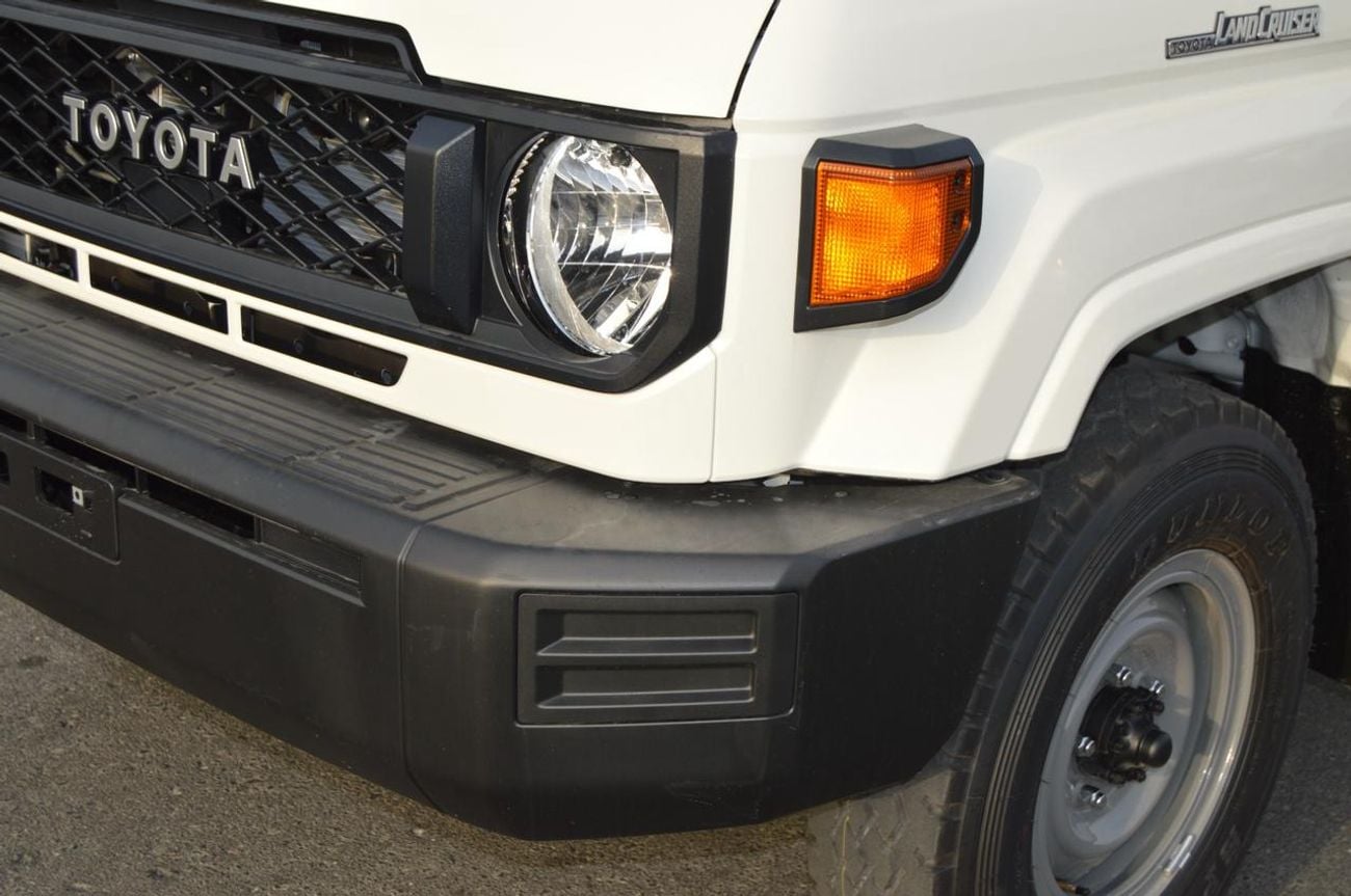 تويوتا لاند كروزر بيك آب 79 SC 4.2 MT Diesel V6 2026