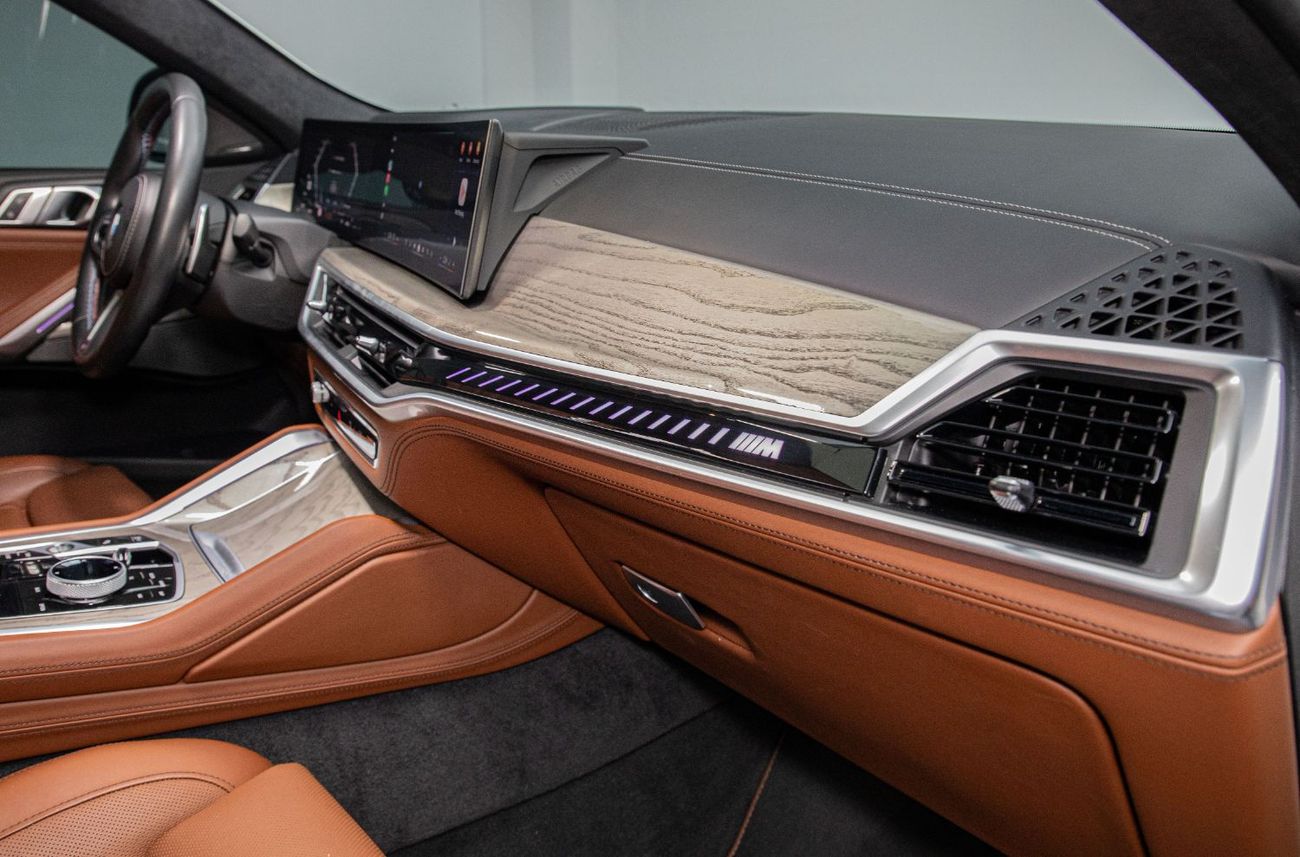 بي أم دبليو X6 M60i M-Sport