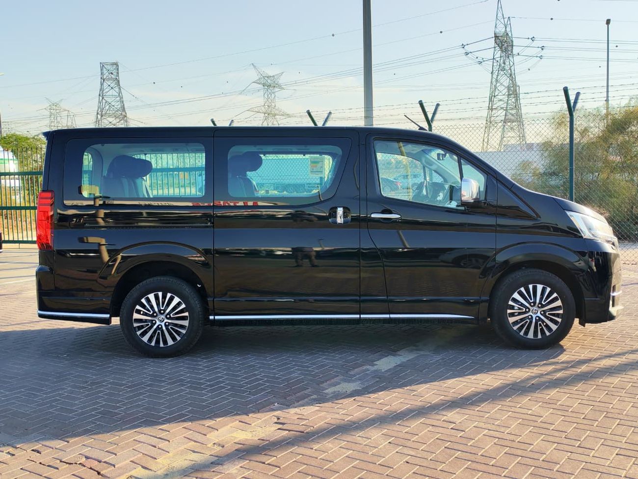 تويوتا جرافينا 2026 Toyota Granvia Premium (Full-Option with Radar) 6-Seater 3.5L V6 Petrol A/T RWD Export Only