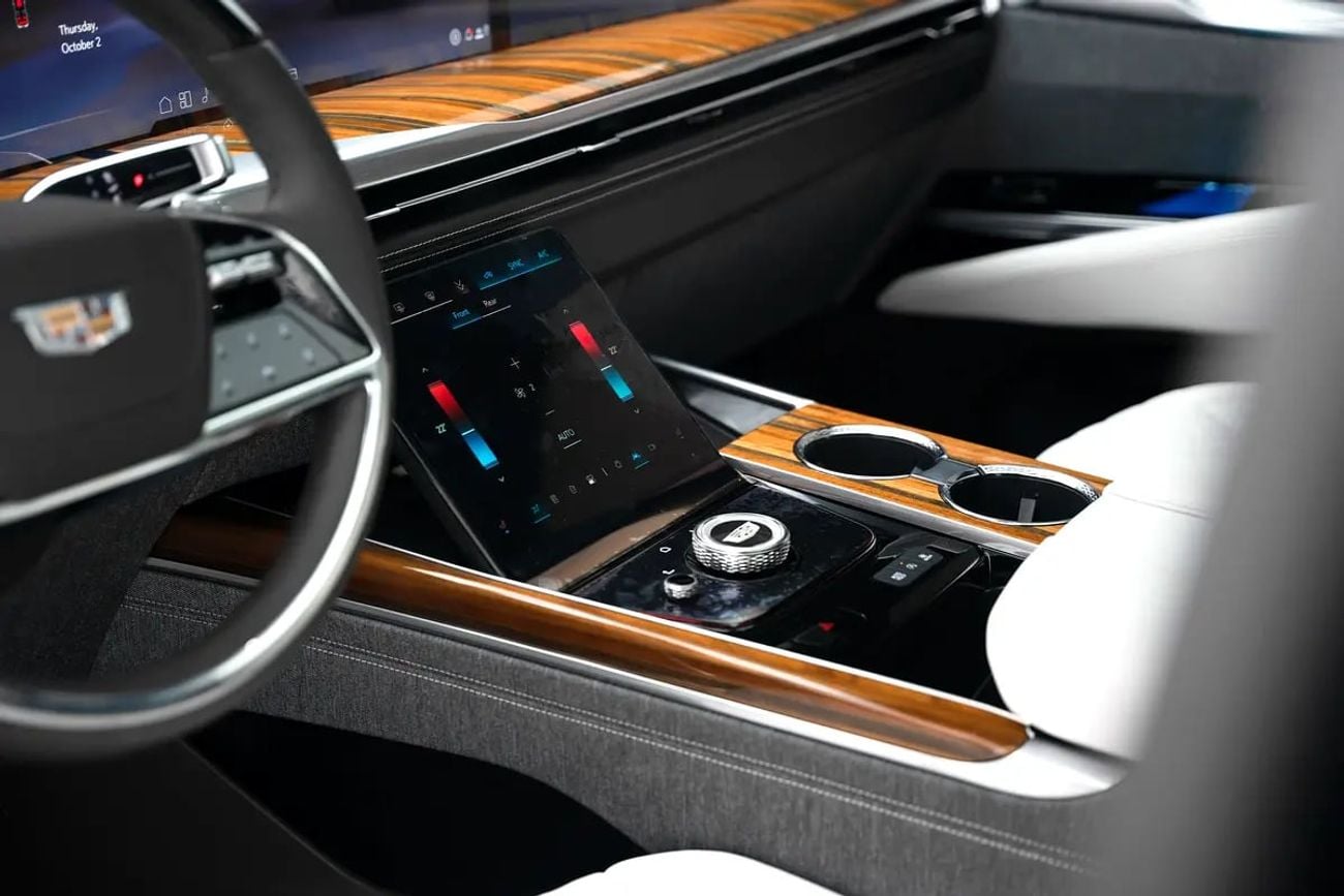 Cadillac Escalade Sport Platinum 6.2L 4WD 600 SPORT PLATINUM WITH WARRANTY AND SERVICE CONTRACT